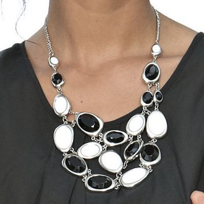 Necklace Black and White