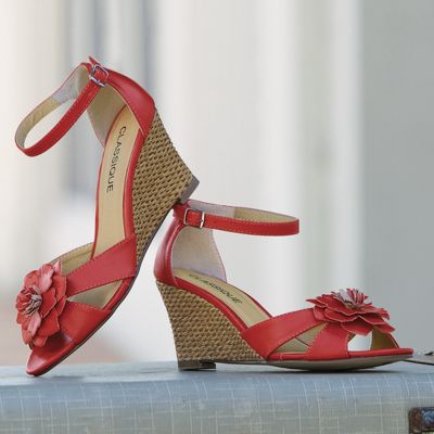 flower top wedge by classique