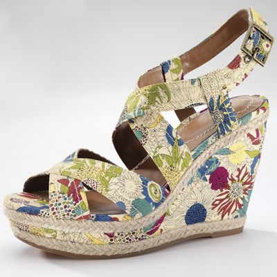 renown quarter strap wedge by hush puppies