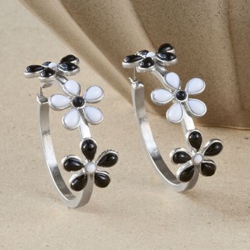 black and daisy earrings
