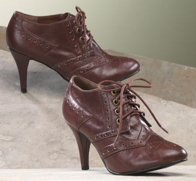 Shoe by Classique Eyelet Oxford