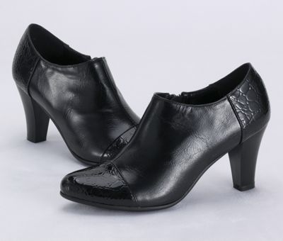 Crock Tip Shoe By Monroe And Main