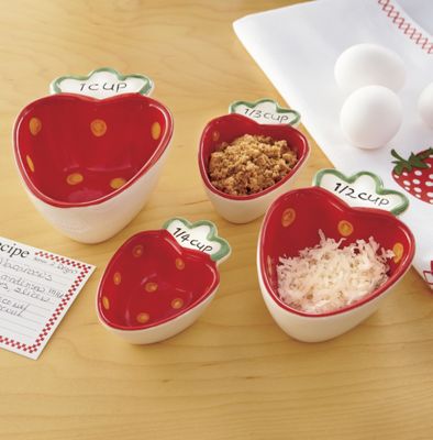 set of 4 strawberry measuring cups