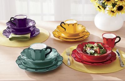 Dinnerware 16 Pc Scalloped Set