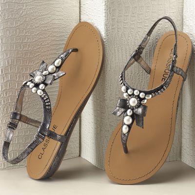 Pearls And Bow Sandal By Classique