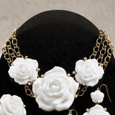 roses necklace