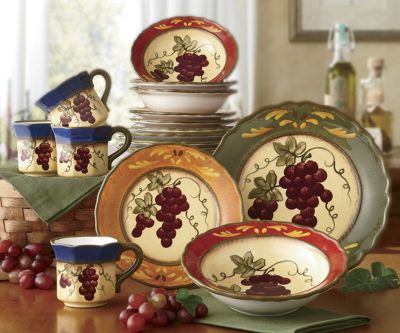 16 Piece Marciana Grape Dinnerware