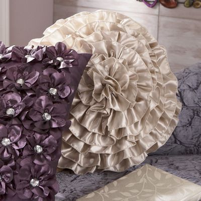 Pillow Ruffled Round