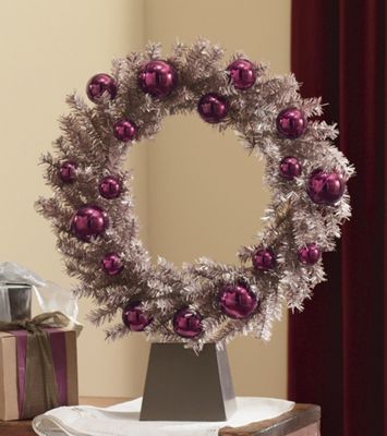 Wreath With Base Kris Kringle