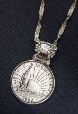 1986 Statue Of Liberty Commemorative Half Dollar Pendant