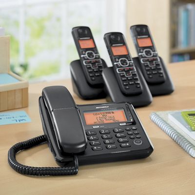 corded phone with 3 cordless handsets by motorola