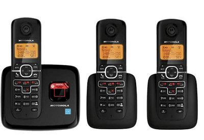 Motorola Cordless 3 Phone Bundle