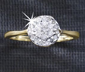 Anillo de oro de 10K con grupo rendondo de diamantes
