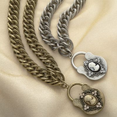 Pendant Cameo Padlock