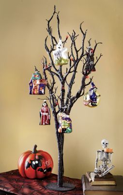 Light Up Tree and 6 Piece Ornament Set