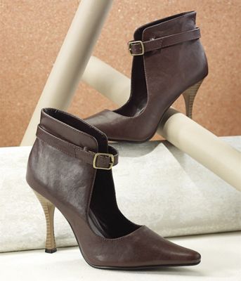 Belted Collar Pump By Classique