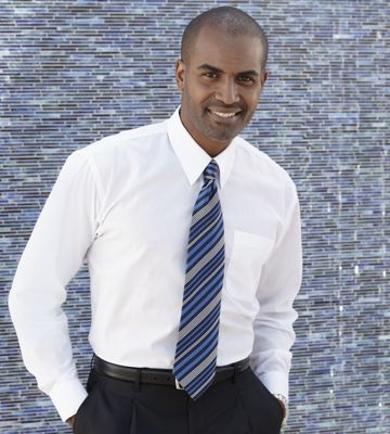 Essential Dress Shirt Tie And Pocket Square Set