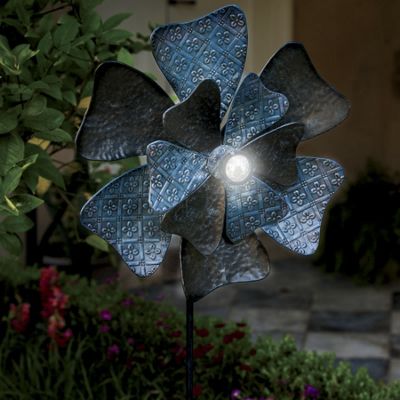 flower solar lighted spinner