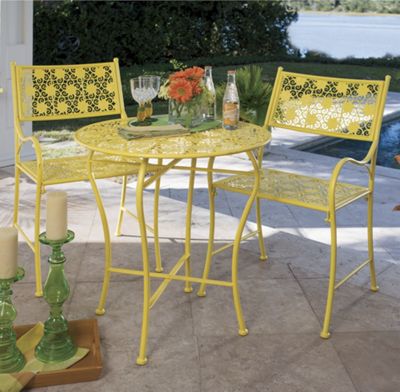 daisy table and chairs