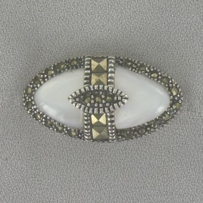 Mother of pearl Oval Pin