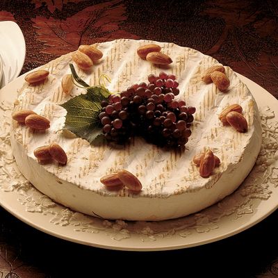 Baked Wisconsin Brie With Almonds