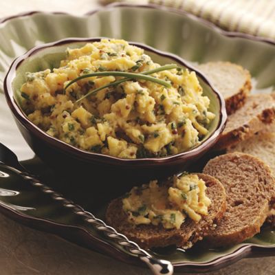 Wisconsin Smoked Gouda Chive Spread