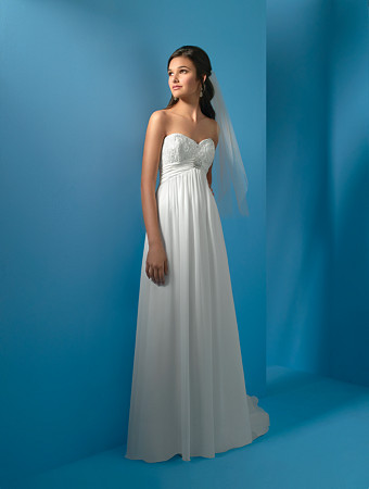 Wedding Dresses You Can Afford to Look At: Beach and Outdoor Weddings via TheELD.com