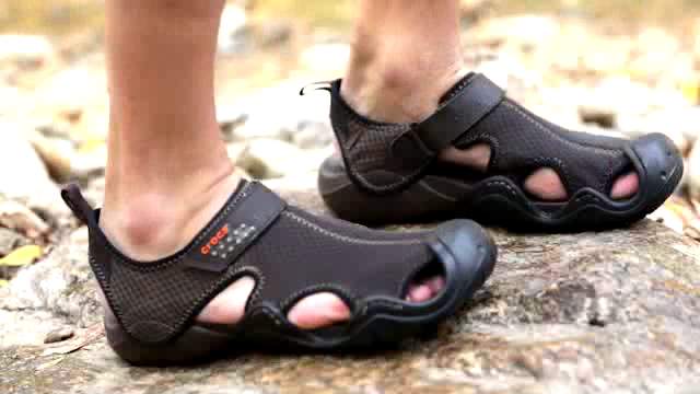 crocs swiftwater sandal mens