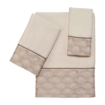 Avanti Deco Shell Ivory Embellished Bordered Bath Towel