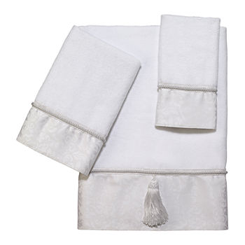 Avanti Manor Hill White Embellished Bordered Bath Towel
