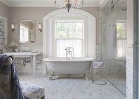 Freestanding Claw Foot Bathtub with White Exterior 5