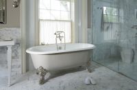 Freestanding Claw Foot Bathtub with White Exterior 4