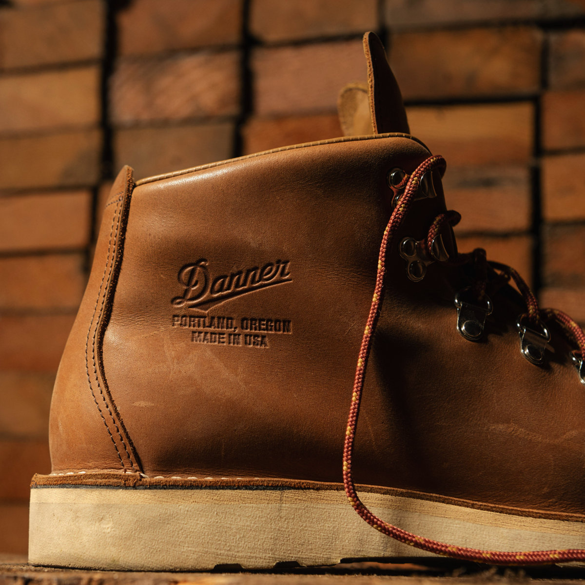 Women's danner outlet light