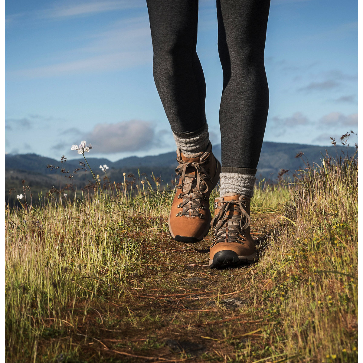 DANNER® MOUNTAIN 600 WOMEN'S SIZING BLACK/KHAKI HIKE BOOTS 62288 - ALL  SIZES