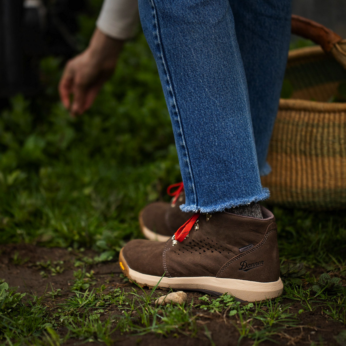 Women's Inquire Chukka 4" Iron/Picante