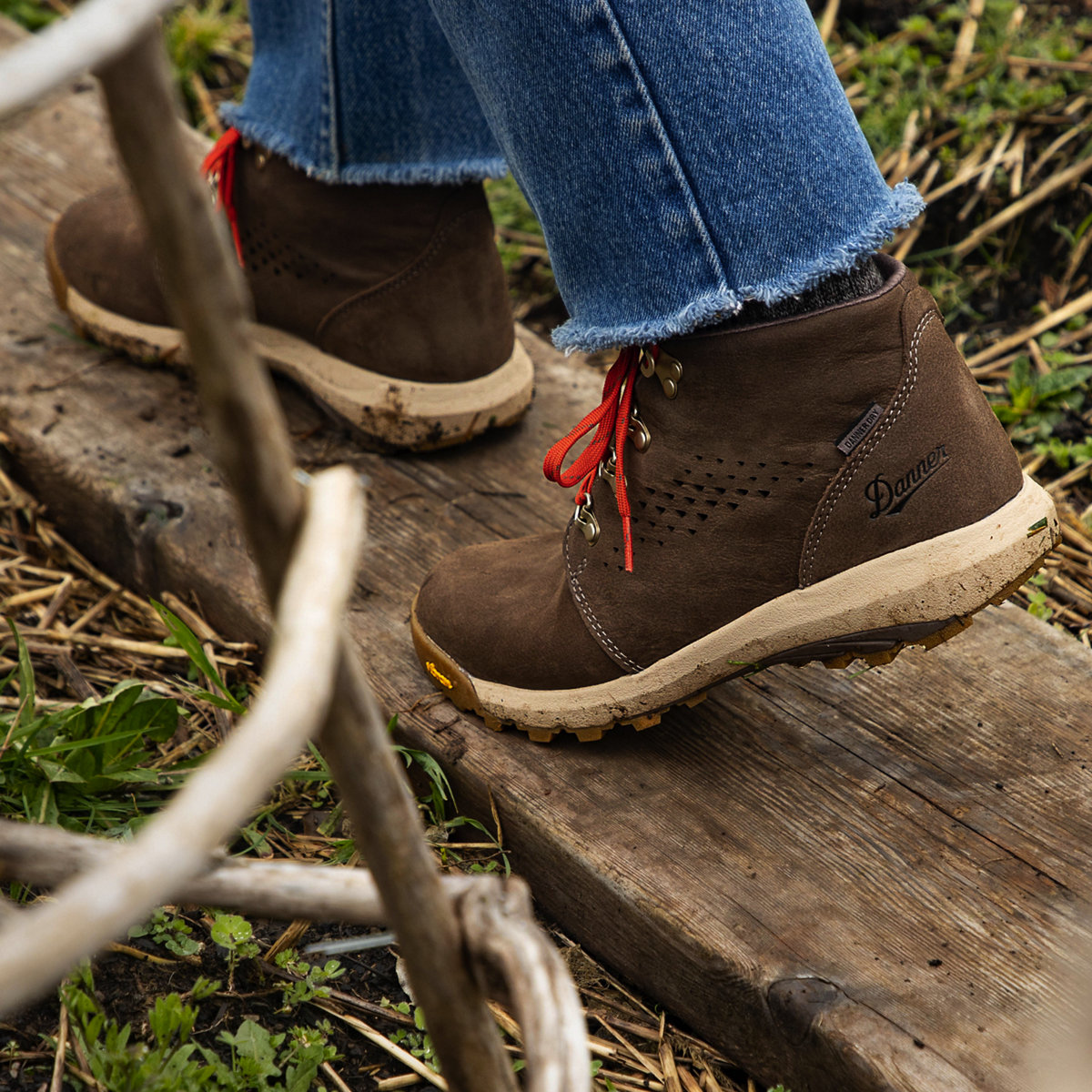 Women's Inquire Chukka 4" Iron/Picante