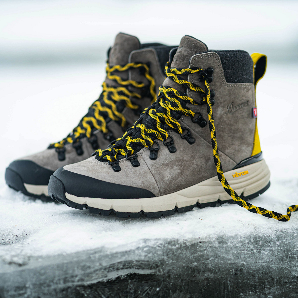 Danner - Arctic 600 Side-Zip Driftwood/Yellow Insulated 200G