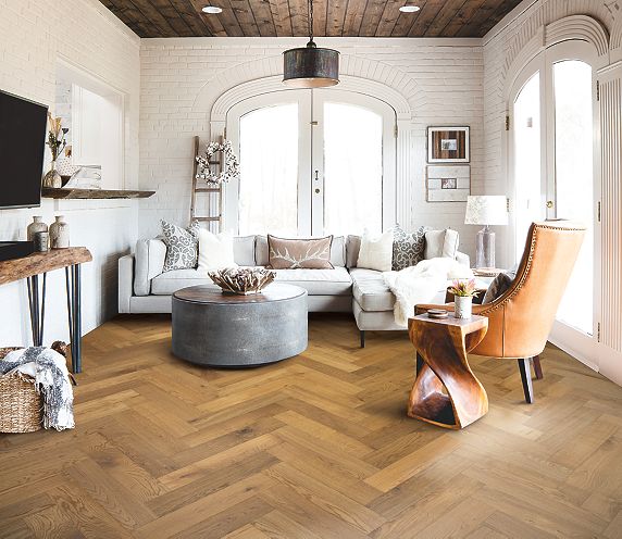 Transitional room with classic flooring
