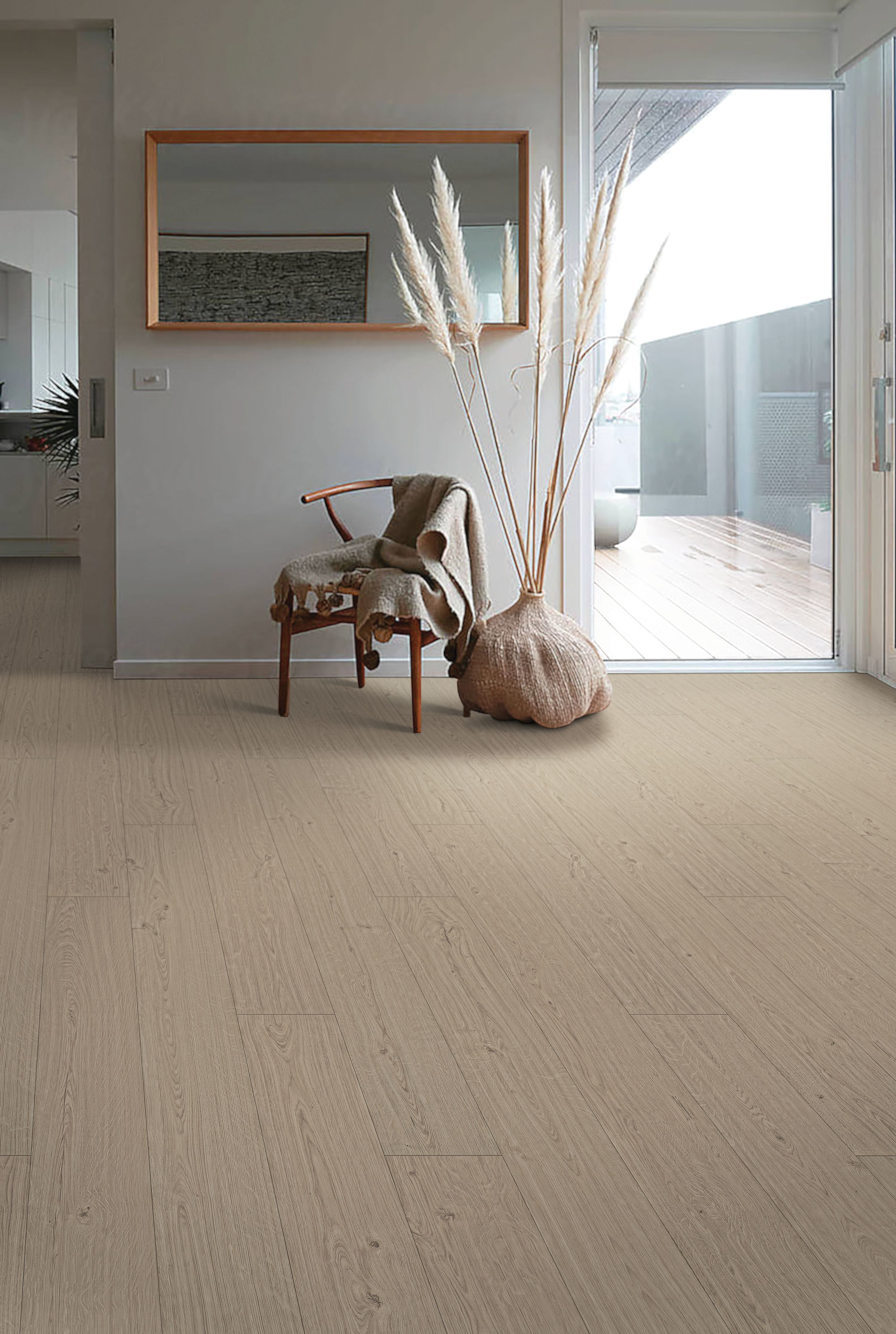パクパク7 Palm City, Tranquil Fog Oak, Laminated Wood | Mohawk Flooring