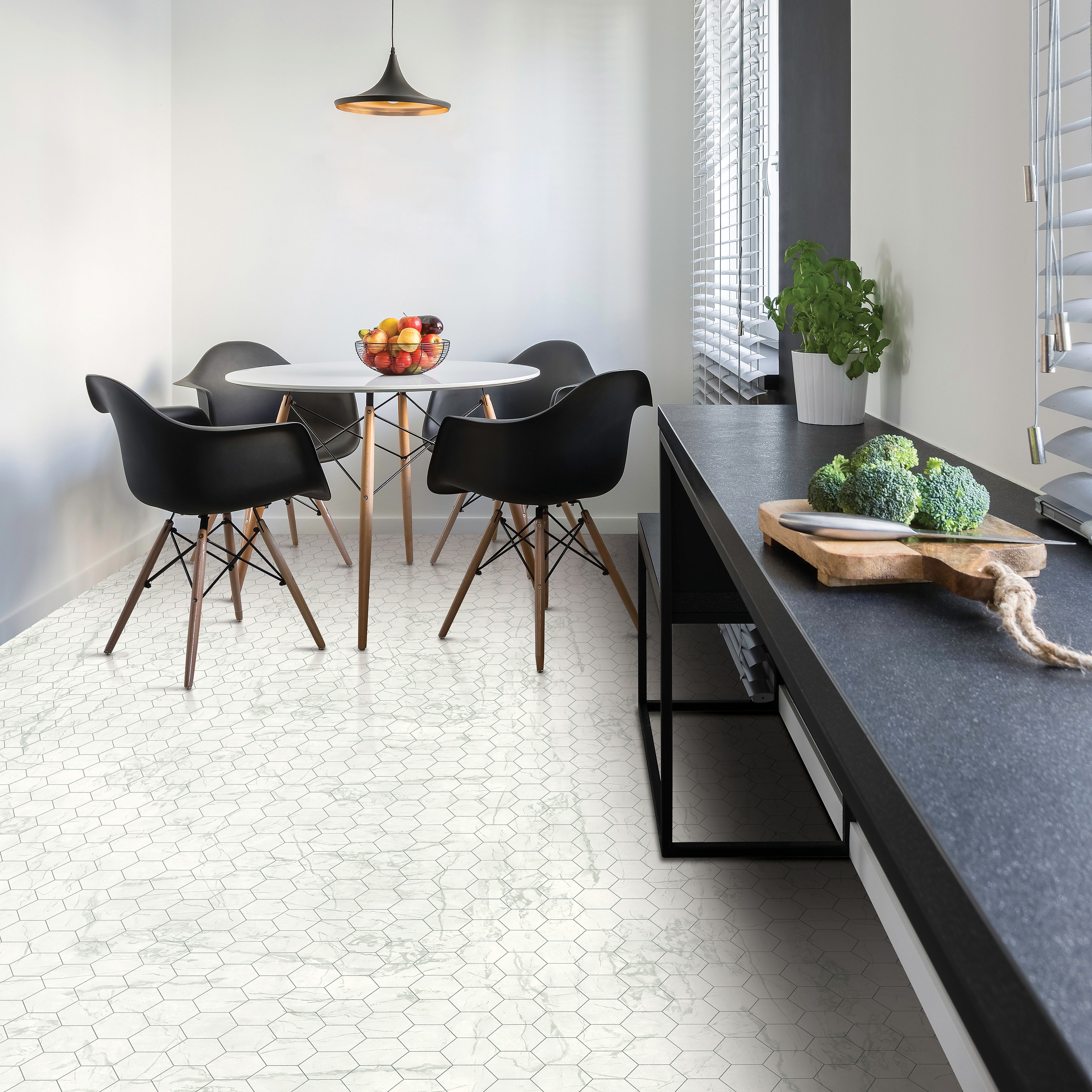 希少リミテッドエディション パッチワークミリタリカーペット Fieldcrest, Nicolette, Resilient / Vinyl | Mohawk Flooring