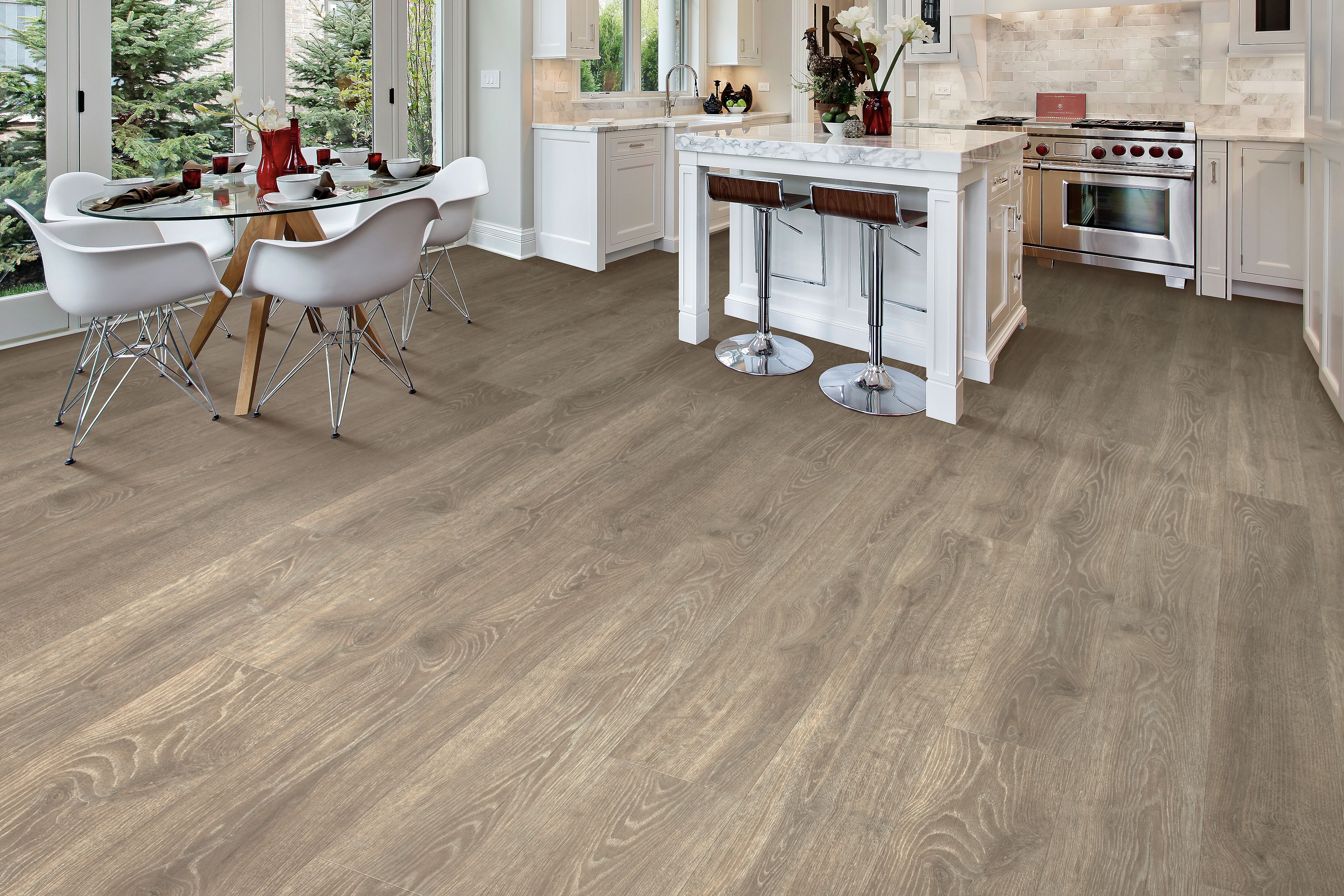 An AnRegalia CrownEmpireKINGSDOWセミダブル RevWood Plus Laminated Wood in Kindling Oak - Mohawk Flooring