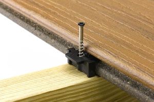 Fixation de terrasse universelle Hideaway pour les planches de terrasse en matériau composite