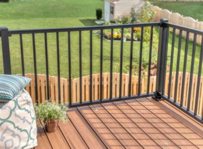 Les terrasses et rampes Trex Transcend sont fabriqués à 40 % de matières recyclées.