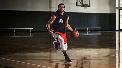 Stephen Curry Warms Up in Under Armour ClutchFit Drive - Sports Illustrated  FanNation Kicks News, Analysis and More