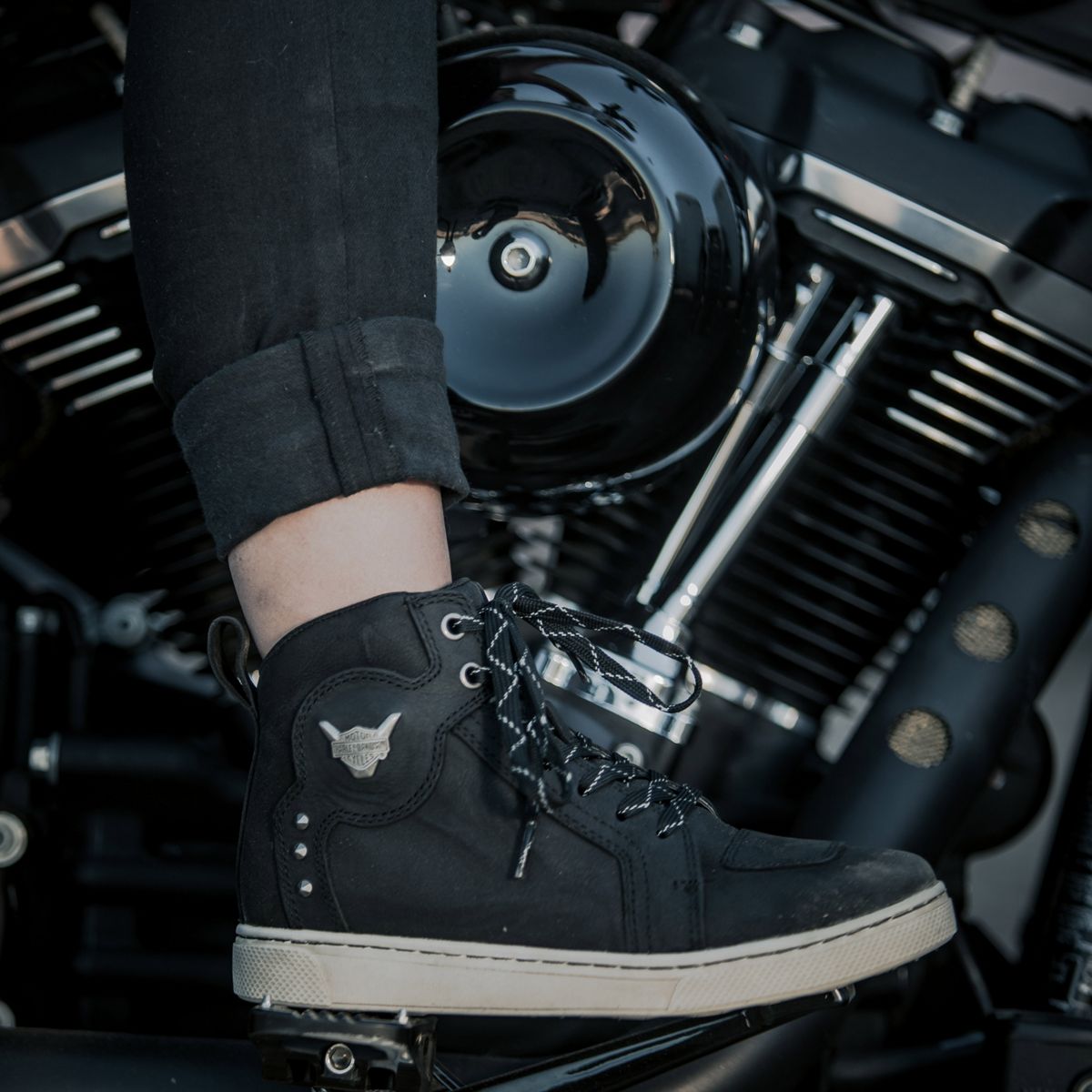 Bateman 4" Metal, Black, dynamic 2