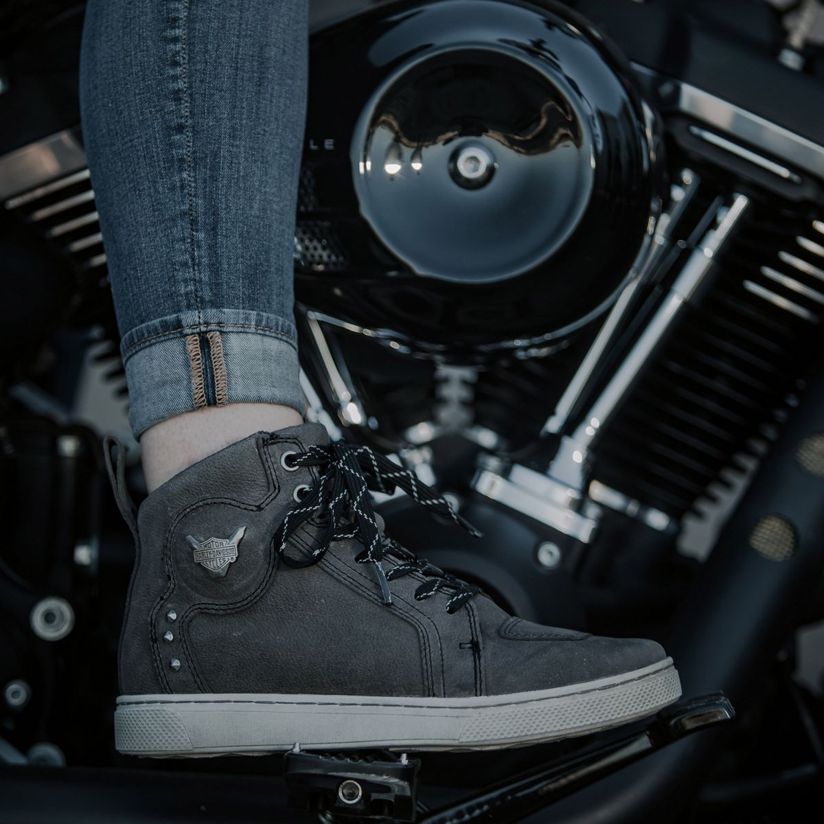 Bateman 4" Metal, Grey, dynamic 2