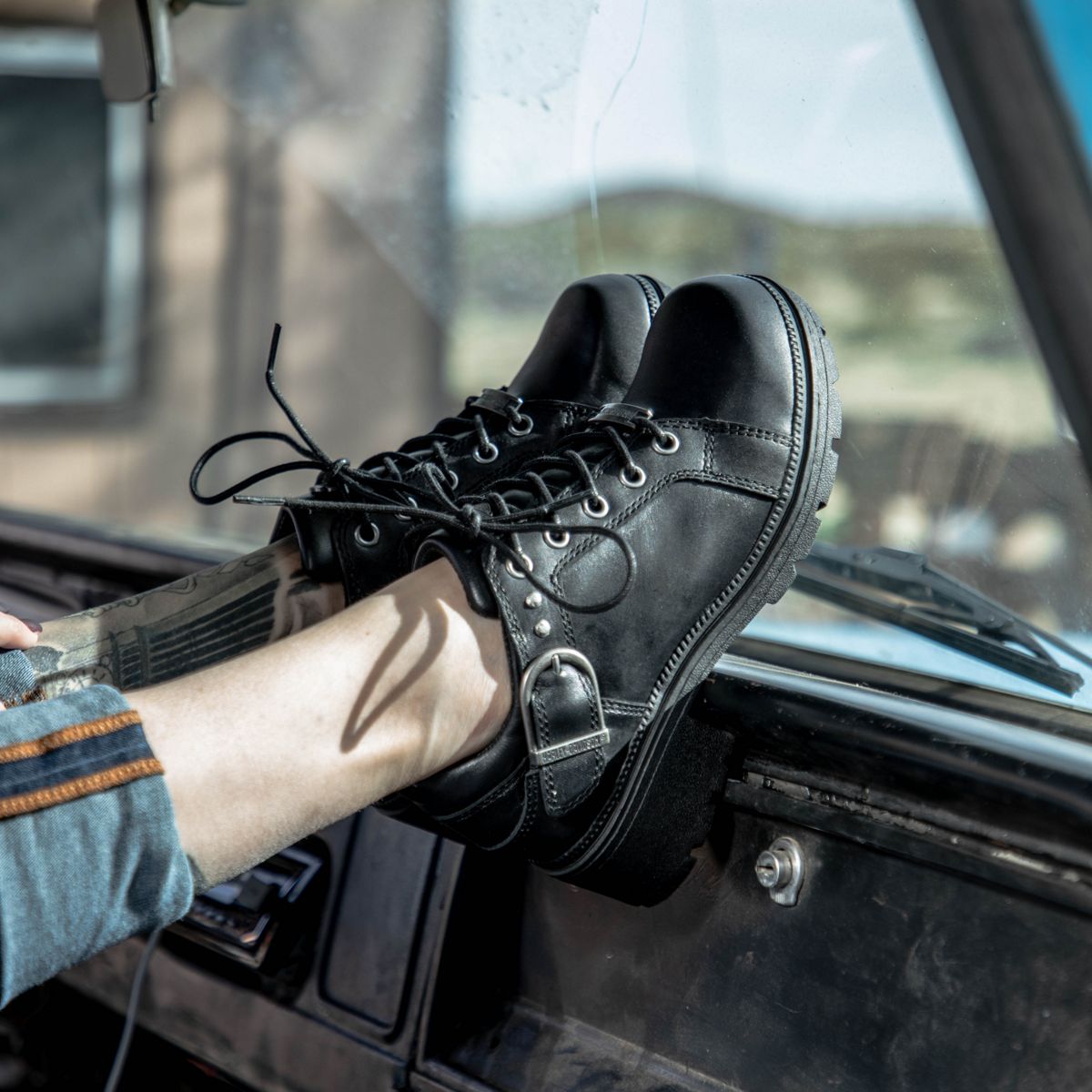 Rovana, Black, dynamic 3