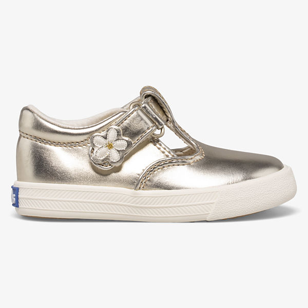 Daphne Sneaker, Champagne Metallic, dynamic