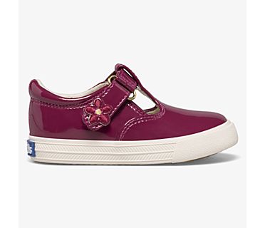 Daphne Patent Sneaker, Berry, dynamic