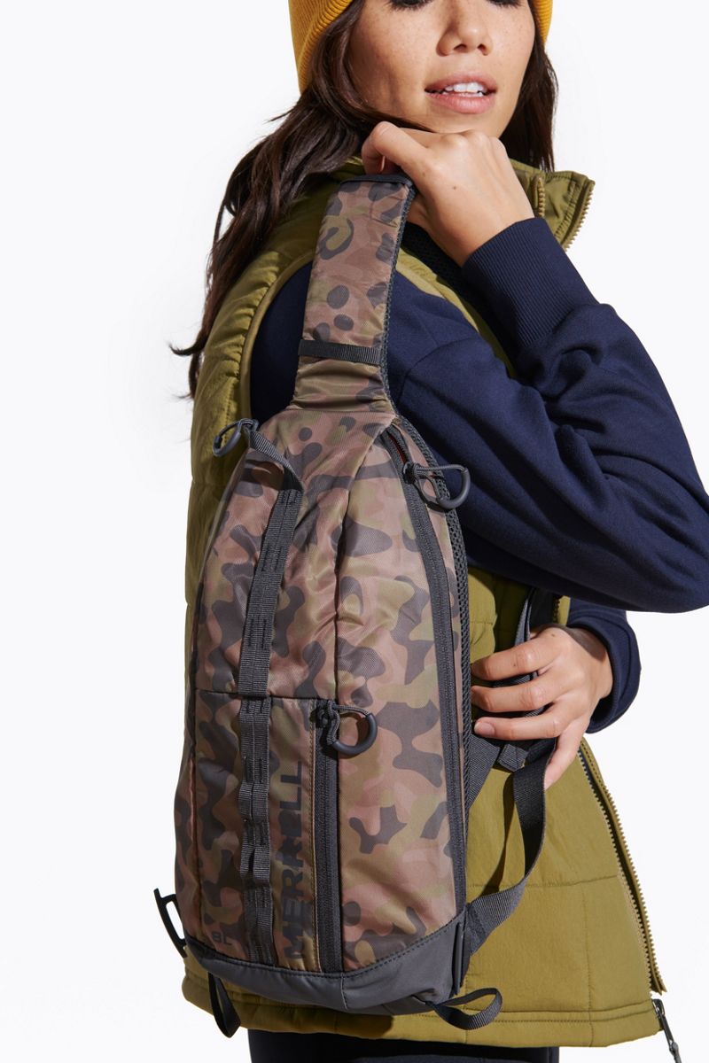 Crest 8L Sling, Olive Camo, dynamic